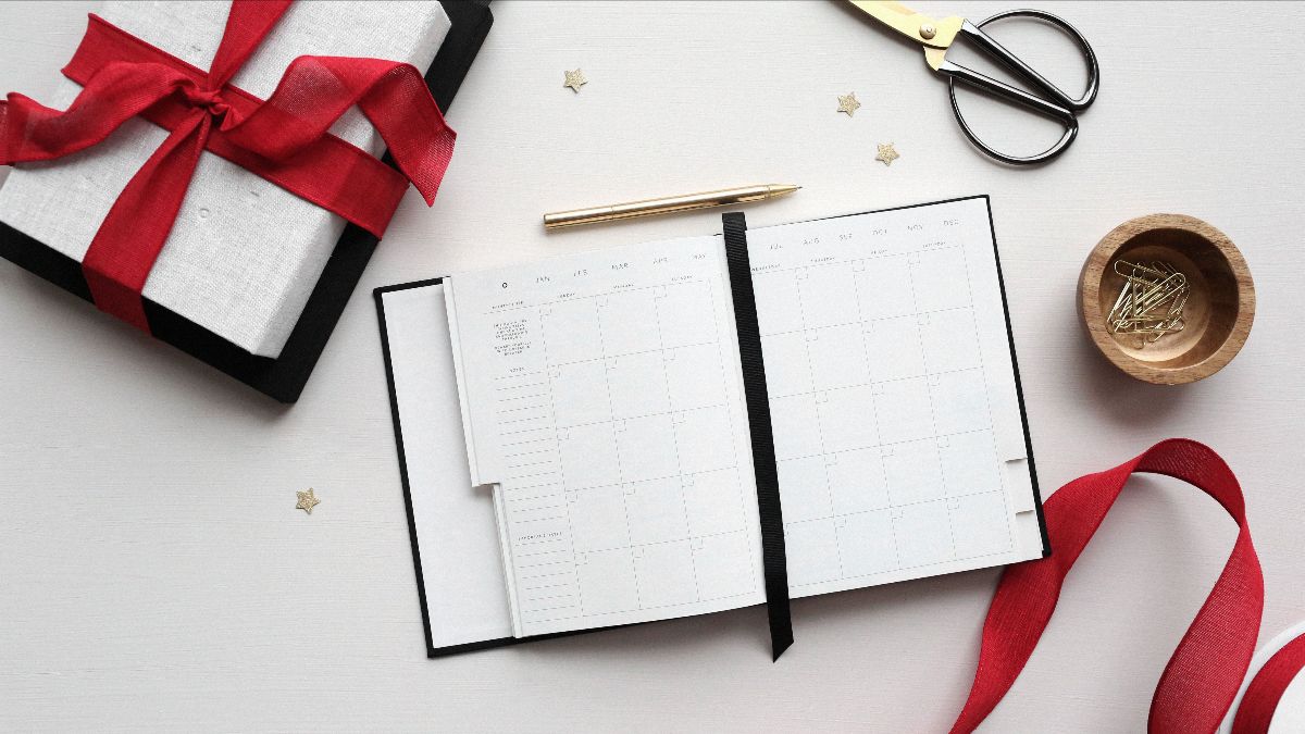 Holiday season mindfulness for Christmas party agenda. Self-care guide for the holidays. How to relax during this season. Breath work. Christmas songs. Joyful and Merry. 