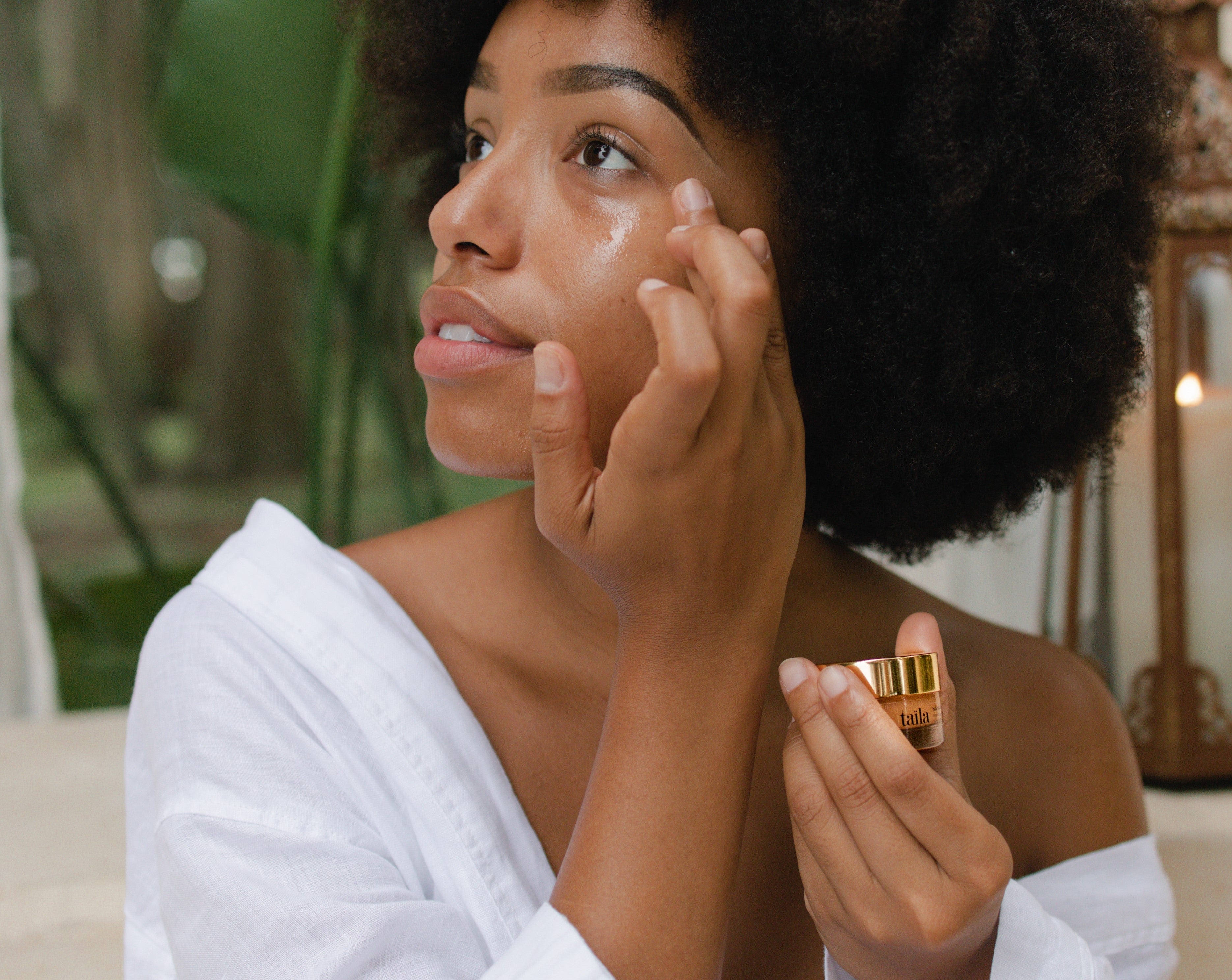 Best Eye Cream to target under-eye wrinkles, puffiness and dark circles. 